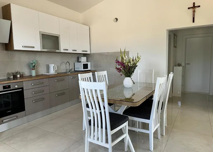 アパート Nada セヴィド